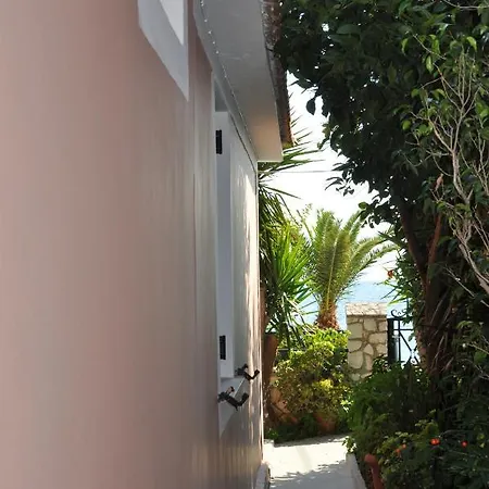 Spyros Villa